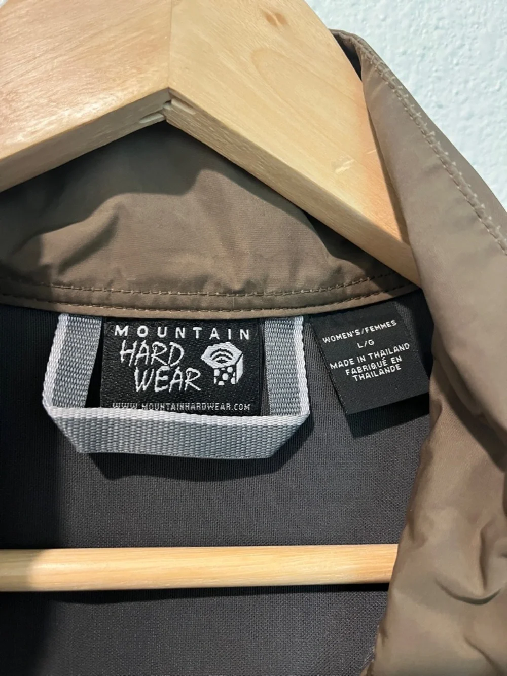 Mountain Hardwear Raincoat - Picture 7 of 7